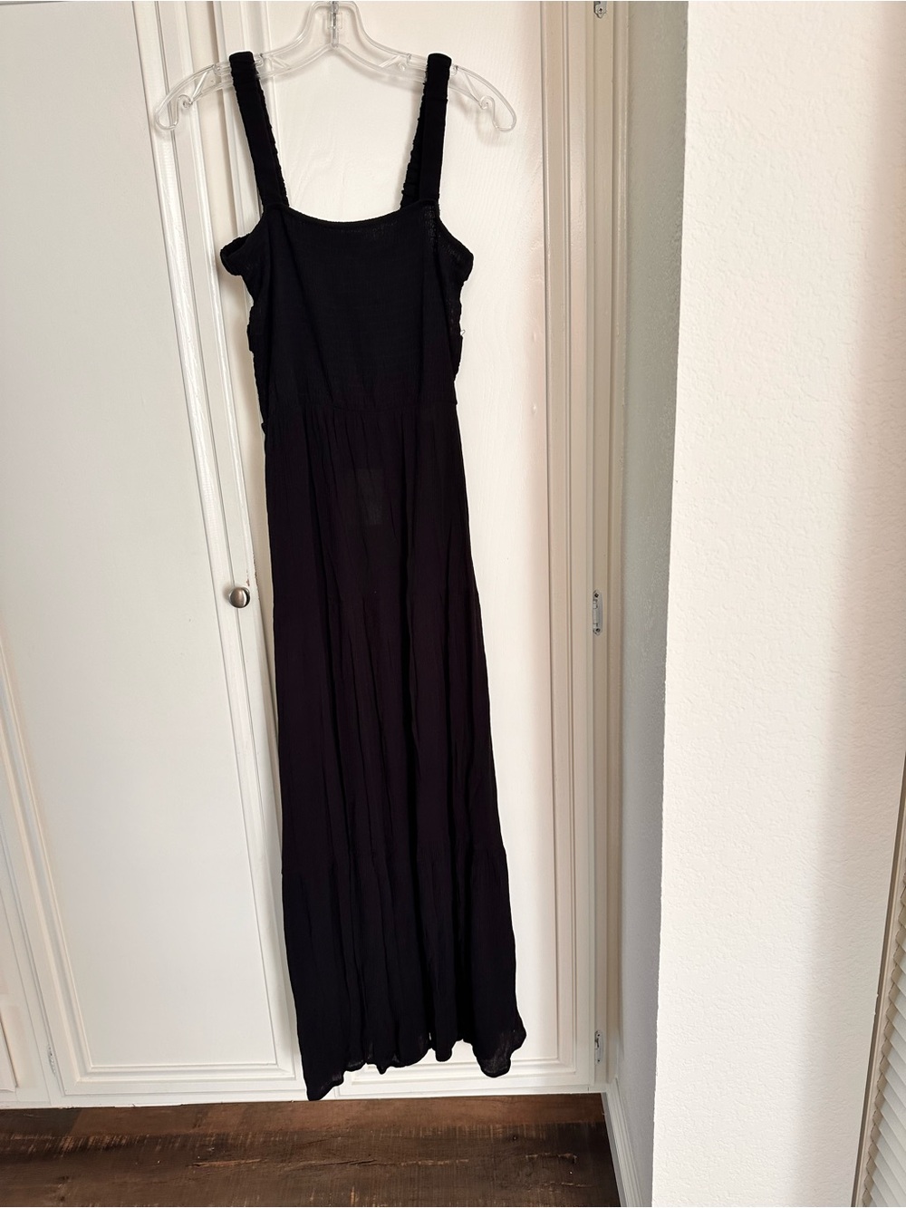 Black  Maxi Dress - laddice back detail. Smocked bodice.  large. Forever 21 NWT